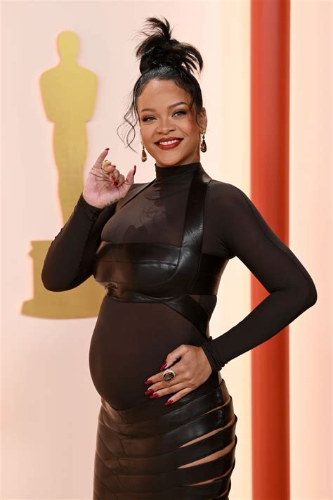 rihanna nude pregnant|Rihanna Celebrates The Beauty Of Her Pregnant Form With A。